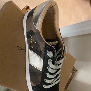 Vintage Havana Dina sneakers. NIB size 10
